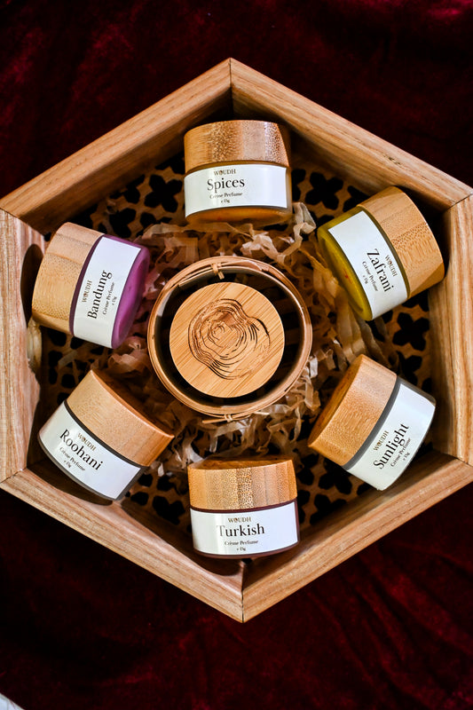 WOUDH Berries and 6 alcohol-free solid perfumes in reusable tin in a hexagonal wooden tray 